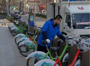 �Gɫ���еı������˞���ĬĬ������